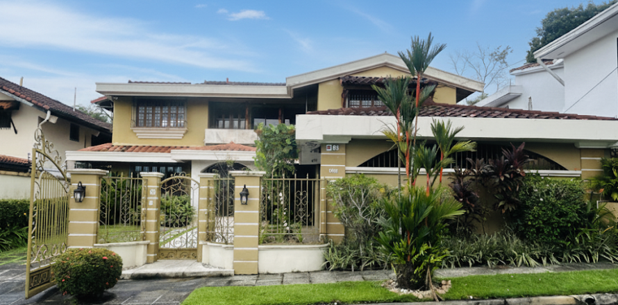 3 bedrooms House in Panama City, Panama No. 110431