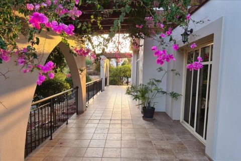 4 bedrooms Villa in Limassol, Cyprus No. 106495 1