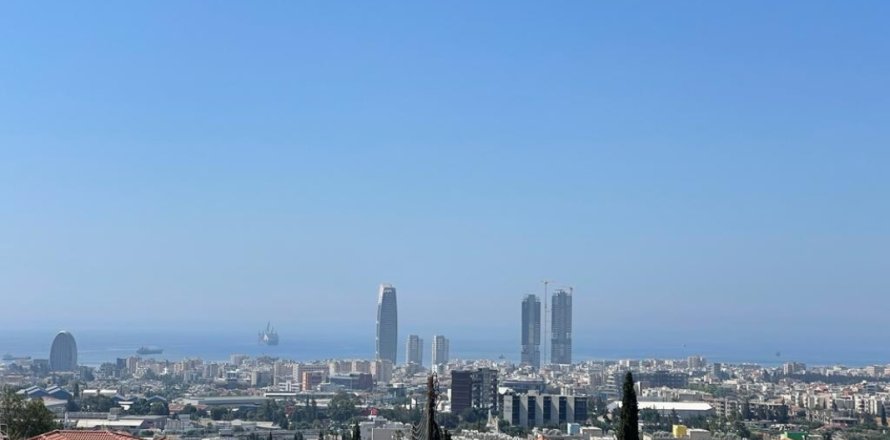 4 rooms Apartment in Limassol, Cyprus No. 107036