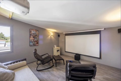 6 bedrooms Villa in Antibes, France No. 69848 11