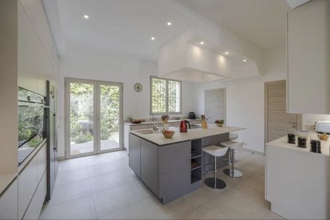 6 bedrooms Villa in Antibes, France No. 69848 6