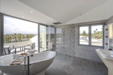 6 bedrooms Villa in Antibes, France No. 69848 5