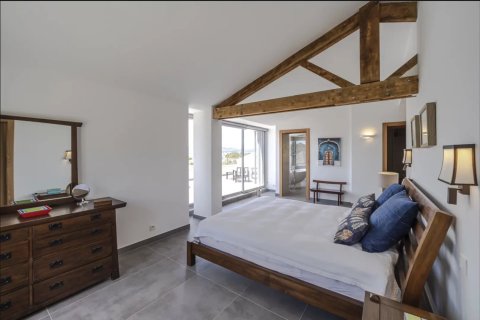 6 bedrooms Villa in Antibes, France No. 69848 4