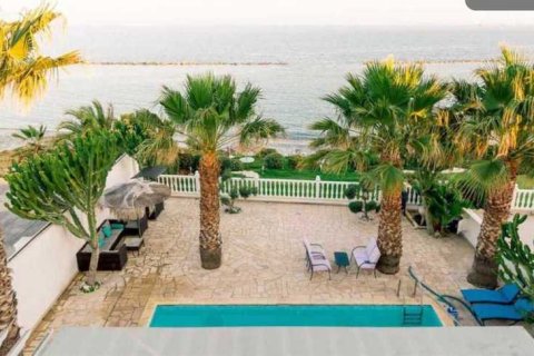 4 bedrooms House in Zygi, Cyprus No. 30425 1