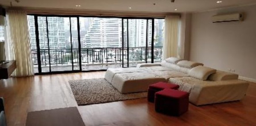 3 bedrooms House in Bangkok, Thailand No. 96536