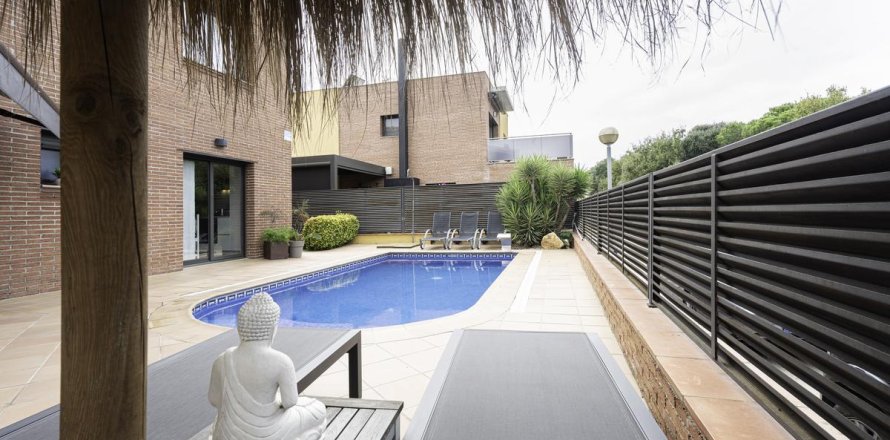 4 dormitorios House en Lloret de Mar, Spain No. 25436