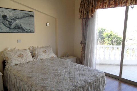 4 bedrooms Villa in Limassol, Cyprus No. 106066 6