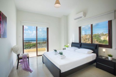 4 bedrooms Villa in Kissonerga, Cyprus No. 72470 9