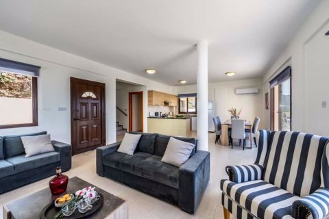 4 bedrooms Villa in Kissonerga, Cyprus No. 72470 5