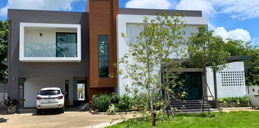 5 bedrooms House in Chiang Mai, Thailand No. 97949