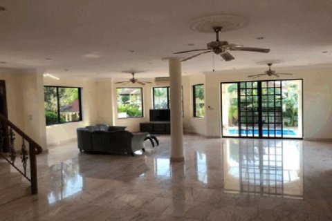4 bedrooms House in Pattaya, Thailand No. 96550 7