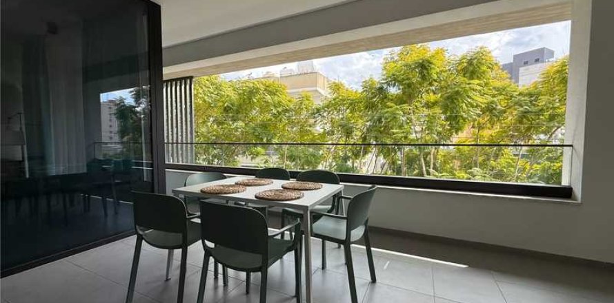 3 bedrooms Apartment in Limassol, Cyprus No. 81824