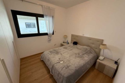 3 bedrooms Apartment in Limassol, Cyprus No. 81824 12