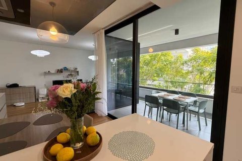 3 bedrooms Apartment in Limassol, Cyprus No. 81824 8