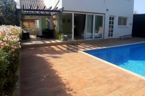 3 chambres Villa à Agios Athanasios, Cyprus No. 84106 1