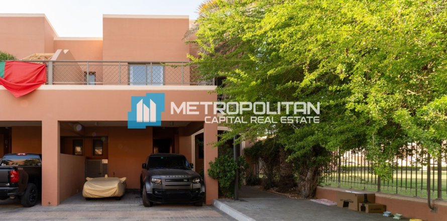 4 bedrooms Villa in Abu Dhabi, UAE No. 117962