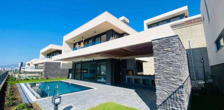 Вилла с 3 спальнями в Аланья, Турция №113927