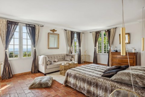 5 dormitorios Villa en Cabris, France No. 67940 2