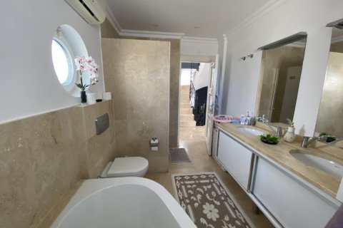 6 rooms Villa in Phong Thanh Tay A, Vietnam No. 21307 4