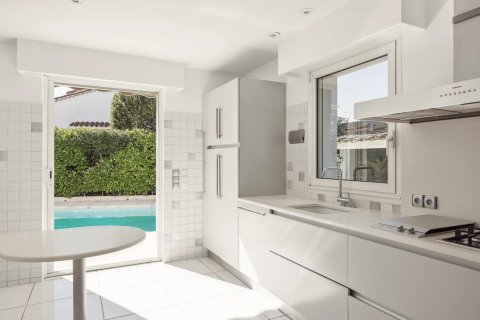 4 bedrooms Villa in Cannes, France No. 99785 6