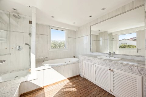 4 bedrooms Villa in Cannes, France No. 99785 10
