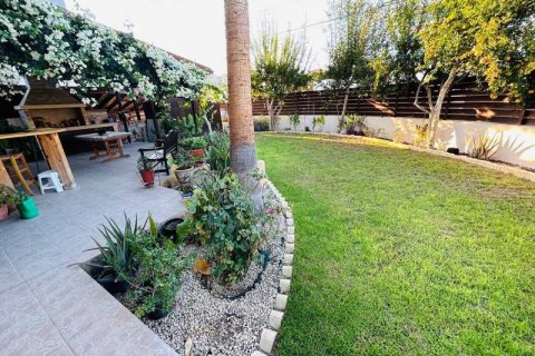 6 bedrooms House in Agios Athanasios, Cyprus No. 29863 4