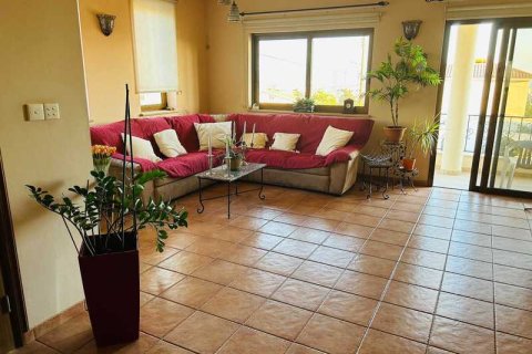 6 bedrooms House in Agios Athanasios, Cyprus No. 29863 5