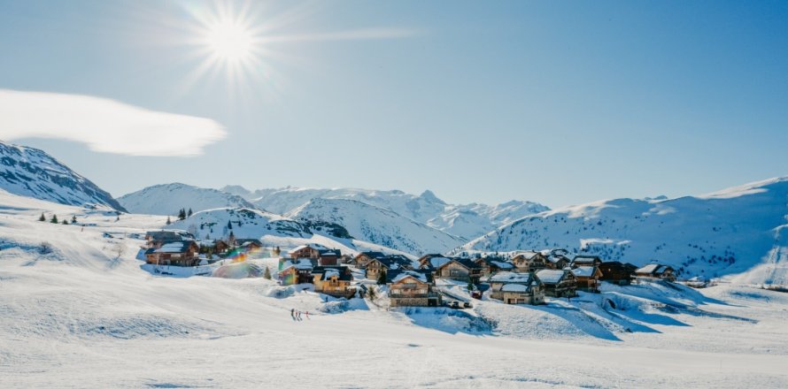 3 bedrooms Apartment in Huez, France No. 99685