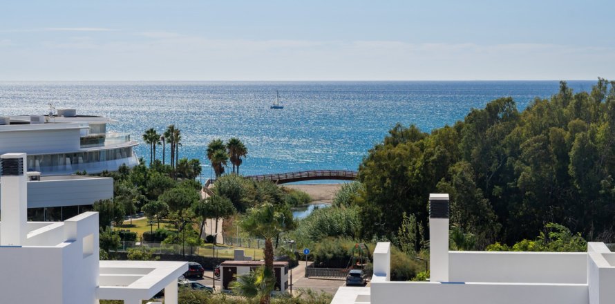 3 bedrooms Apartment in Estepona, Spain No. 112000
