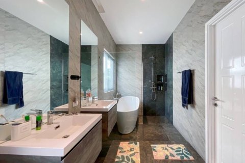 5 bedrooms Villa in Hua Hin, Thailand No. 97295 14