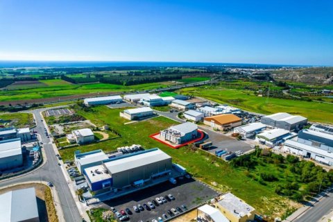 1210m² Commercial property in Paphos, Cyprus No. 105054 12