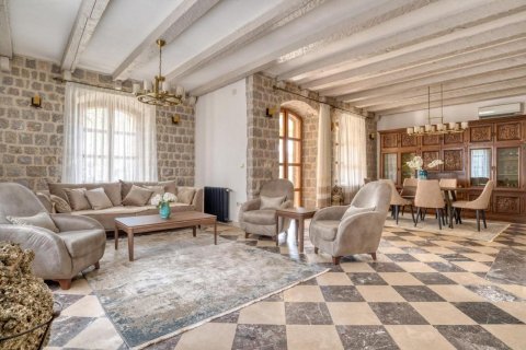 5 bedrooms Villa in Budva, Montenegro No. 81130 3