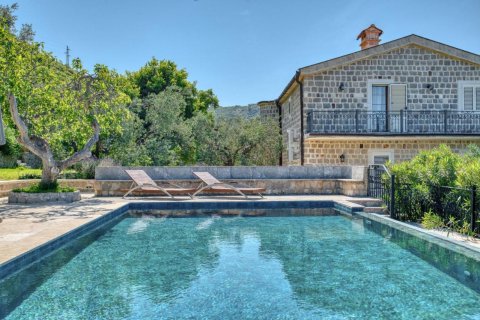 5 bedrooms Villa in Budva, Montenegro No. 81130 29