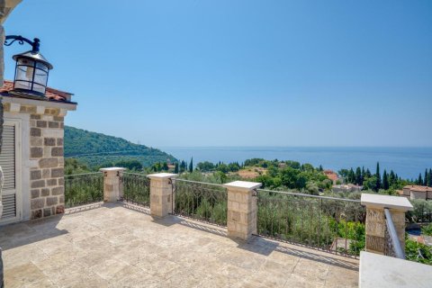 5 bedrooms Villa in Budva, Montenegro No. 81130 4