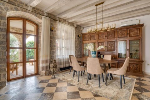 5 bedrooms Villa in Budva, Montenegro No. 81130 10