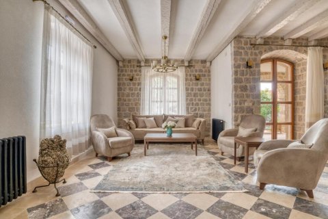 5 bedrooms Villa in Budva, Montenegro No. 81130 7