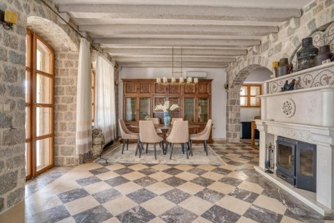 5 bedrooms Villa in Budva, Montenegro No. 81130 9