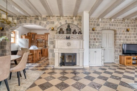 5 bedrooms Villa in Budva, Montenegro No. 81130 8