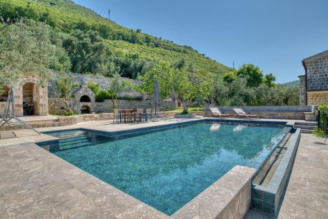 5 bedrooms Villa in Budva, Montenegro No. 81130 6