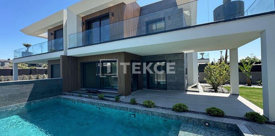 4 bedrooms Villa in Cesme, Turkey No. 112896