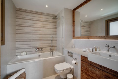 4 bedrooms House in Les Belleville, France No. 99577 16