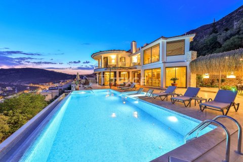 5 bedrooms Villa in Kas, Turkey No. 92992