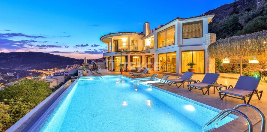 5 bedrooms Villa in Kas, Turkey No. 92992