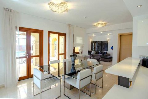 Вилла с 3 спальнями в Лимассол, Кипр №30842 2