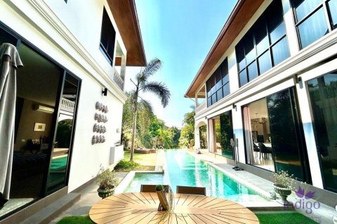 5 bedrooms House in Chiang Mai, Thailand No. 98146 1