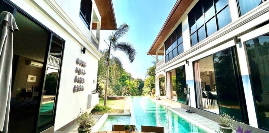 5 bedrooms House in Chiang Mai, Thailand No. 98146