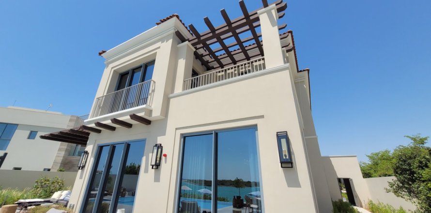 3 bedrooms Villa in Abu Dhabi, UAE No. 124278