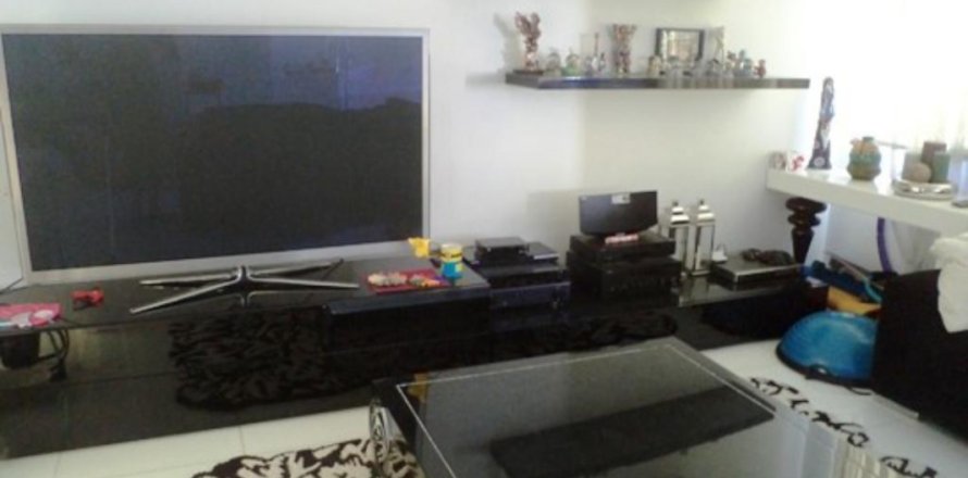 Вилла с 5 спальнями в Лимассол, Кипр №105904