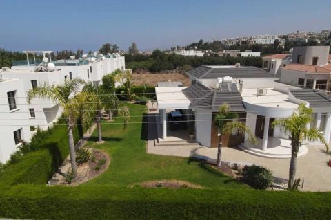 4 bedrooms House in Chloraka, Cyprus No. 77163 1