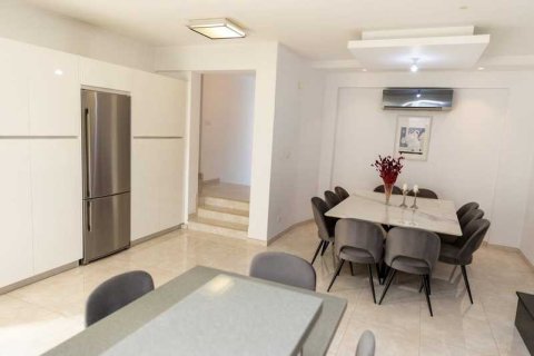 4 bedrooms House in Chloraka, Cyprus No. 77163 16